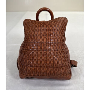 Vilenca Holland | Bags | Elegant Tan Leather Woven Backpack  display picture 3